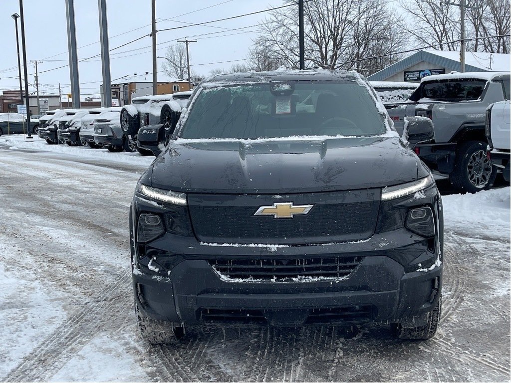 Chevrolet Silverado EV  2025 à Joliette, Québec - 2 - w1024h768px