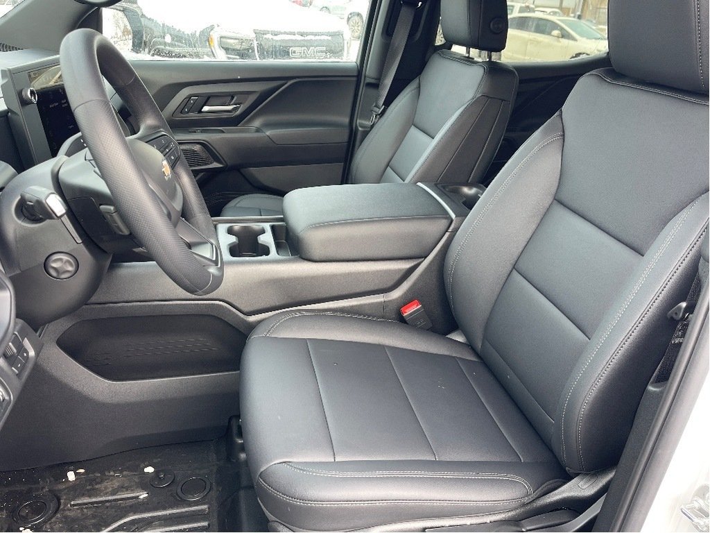 2025 Chevrolet Silverado EV in Joliette, Quebec - 9 - w1024h768px