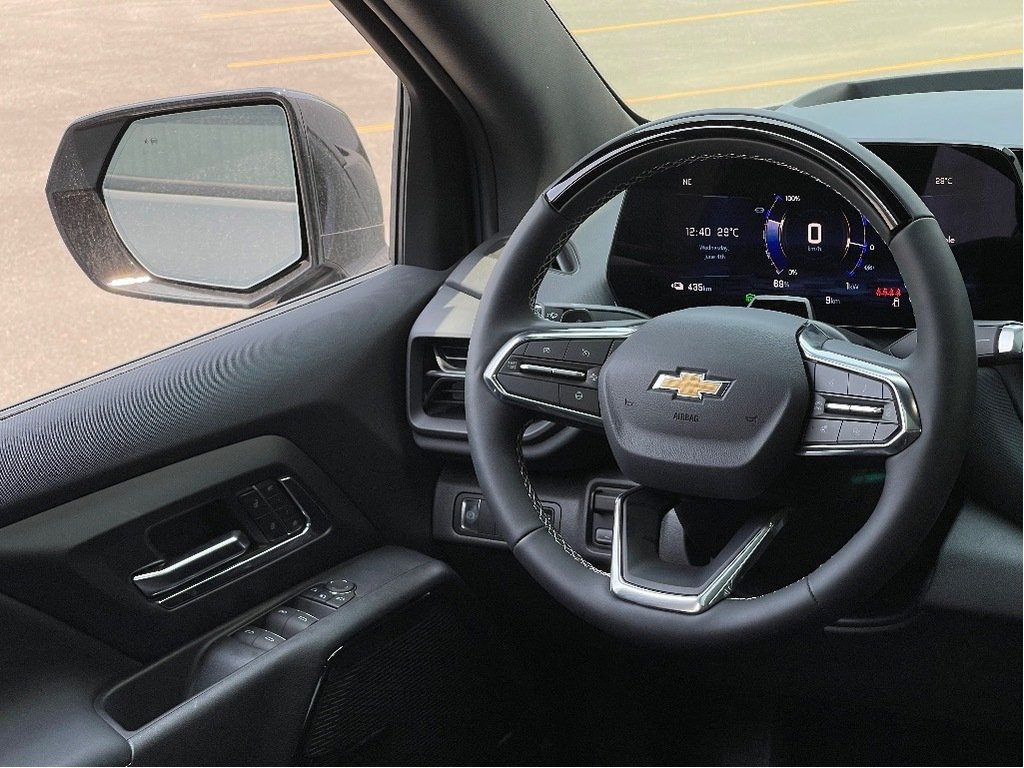 2025 Chevrolet Silverado EV in Joliette, Quebec - 14 - w1024h768px