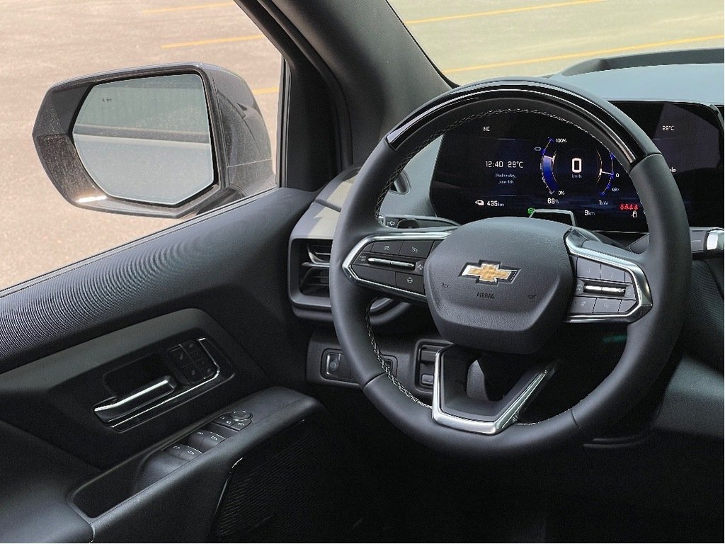 Chevrolet Silverado EV  2025 à Joliette, Québec - 14 - w1024h768px