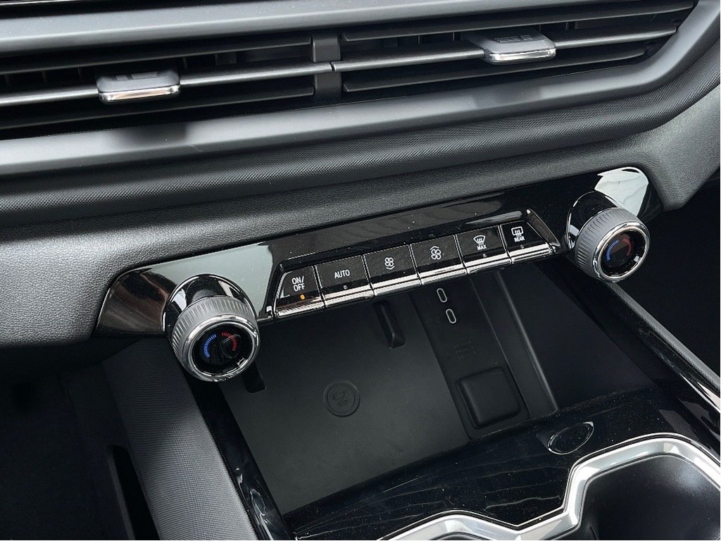 2025 Chevrolet Silverado EV in Joliette, Quebec - 18 - w1024h768px