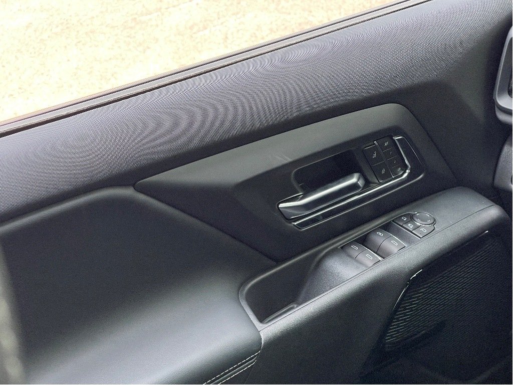 2025 Chevrolet Silverado EV in Joliette, Quebec - 13 - w1024h768px