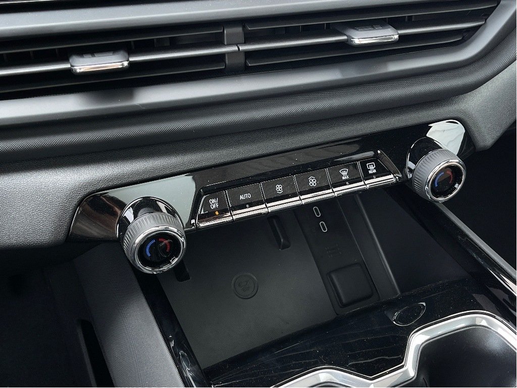 Chevrolet Silverado EV  2025 à Joliette, Québec - 18 - w1024h768px