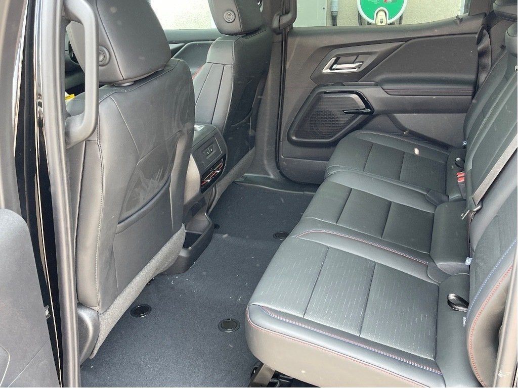 Chevrolet Silverado EV  2025 à Joliette, Québec - 11 - w1024h768px