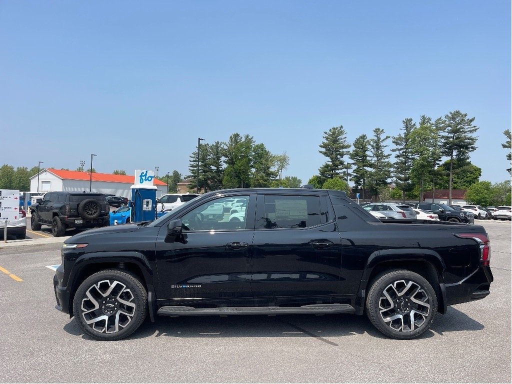 Chevrolet Silverado EV  2025 à Joliette, Québec - 3 - w1024h768px