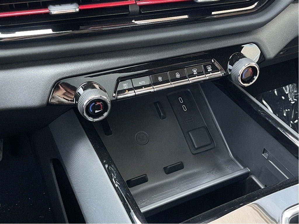 2025 Chevrolet Silverado EV in Joliette, Quebec - 18 - w1024h768px
