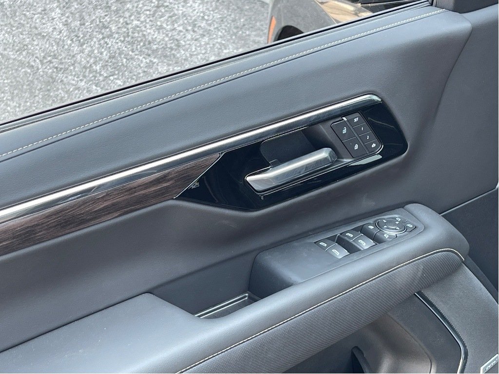 Chevrolet Suburban  2025 à Joliette, Québec - 13 - w1024h768px