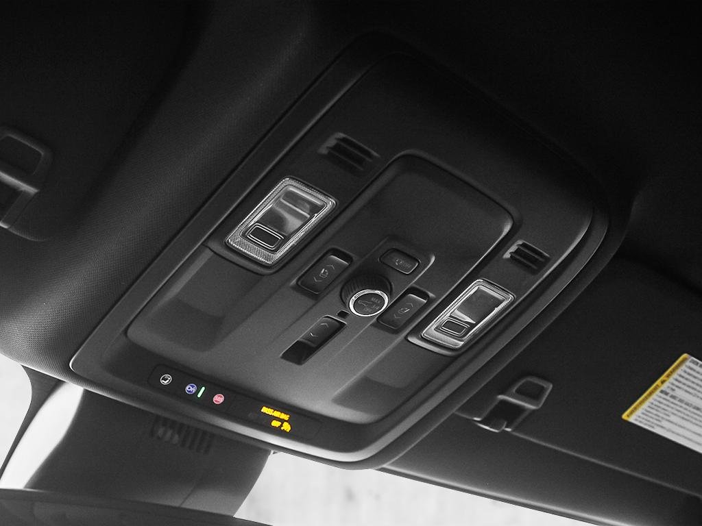 2025 Chevrolet Suburban in Joliette, Quebec - 16 - w1024h768px