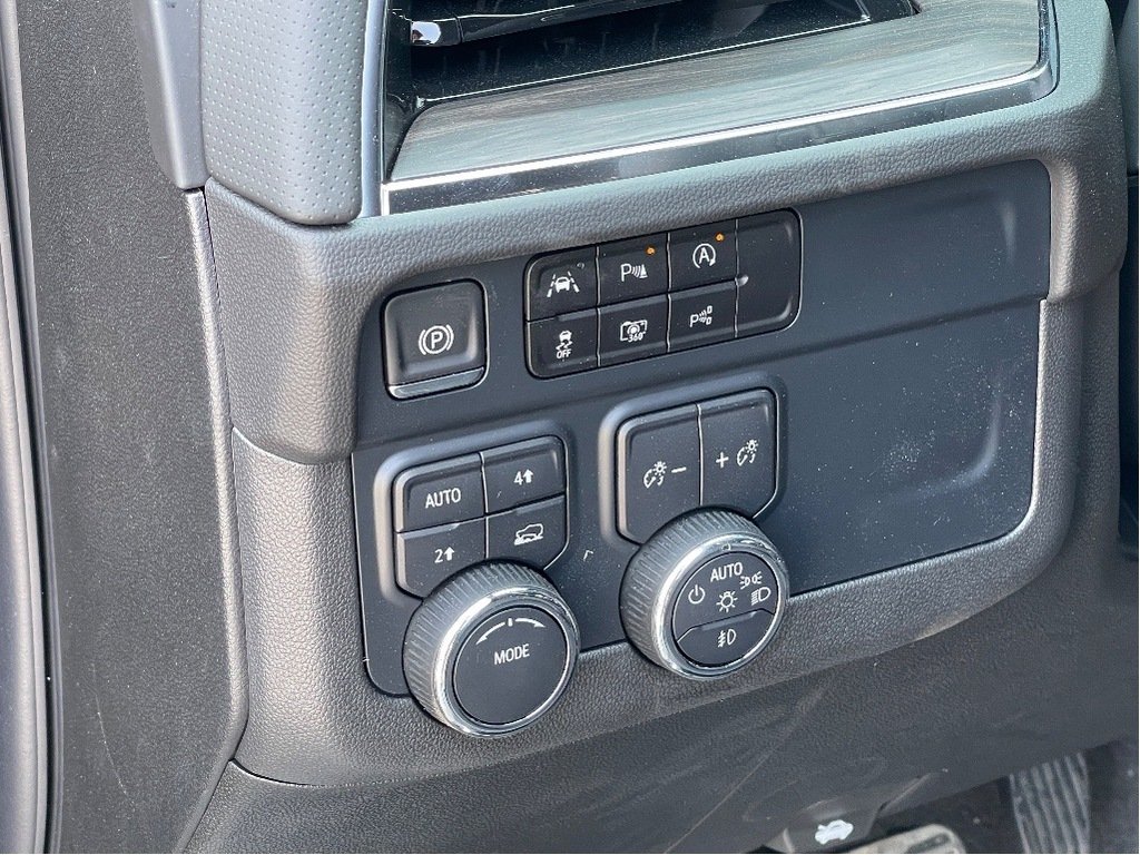 Chevrolet Suburban  2025 à Joliette, Québec - 14 - w1024h768px