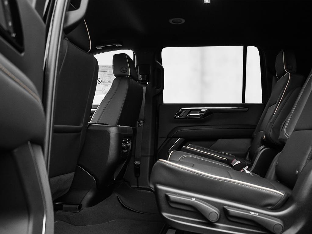 2025 Chevrolet Suburban in Joliette, Quebec - 18 - w1024h768px