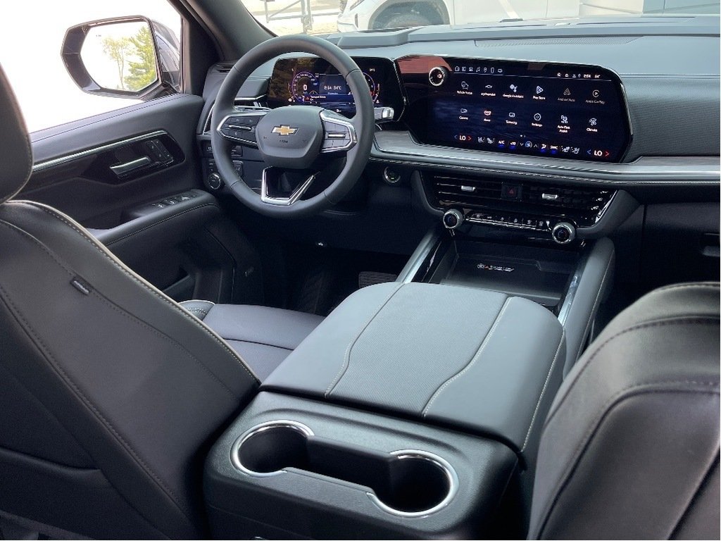 2025 Chevrolet Suburban in Joliette, Quebec - 12 - w1024h768px