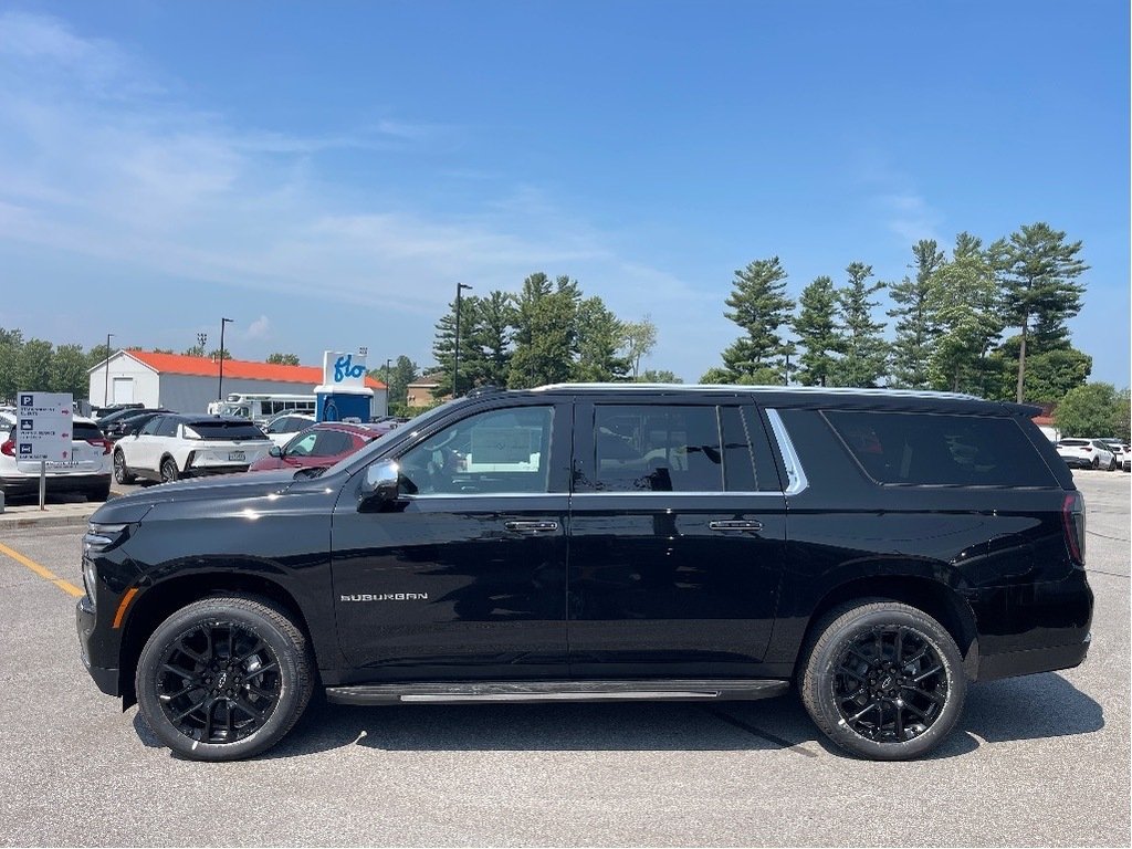Chevrolet Suburban  2025 à Joliette, Québec - 3 - w1024h768px