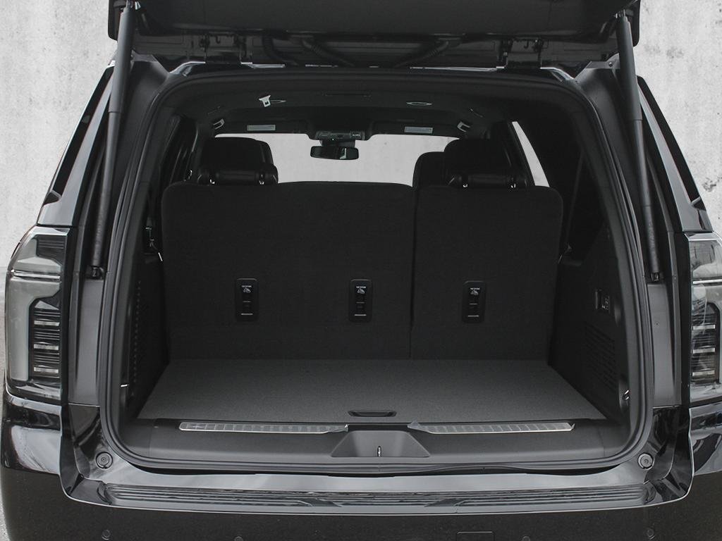 2025 Chevrolet Suburban in Joliette, Quebec - 7 - w1024h768px