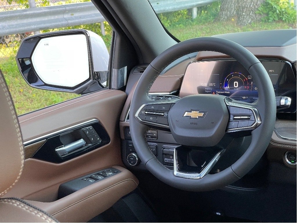 2025 Chevrolet Suburban in Joliette, Quebec - 16 - w1024h768px