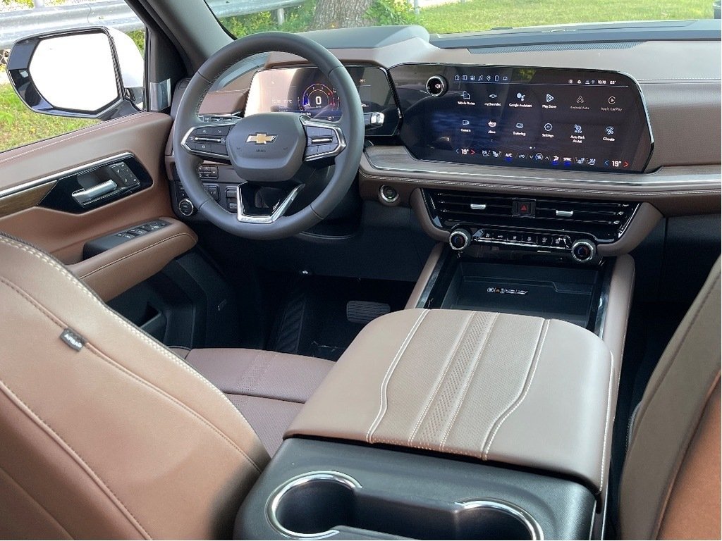 2025 Chevrolet Suburban in Joliette, Quebec - 13 - w1024h768px