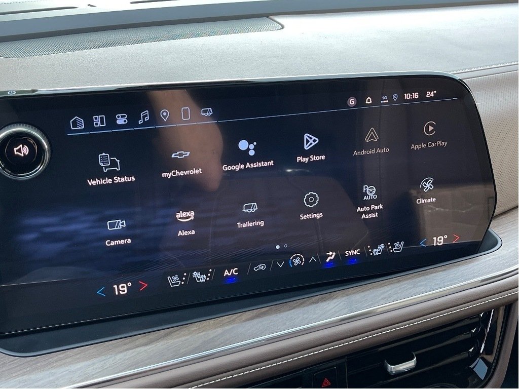 2025 Chevrolet Suburban in Joliette, Quebec - 18 - w1024h768px