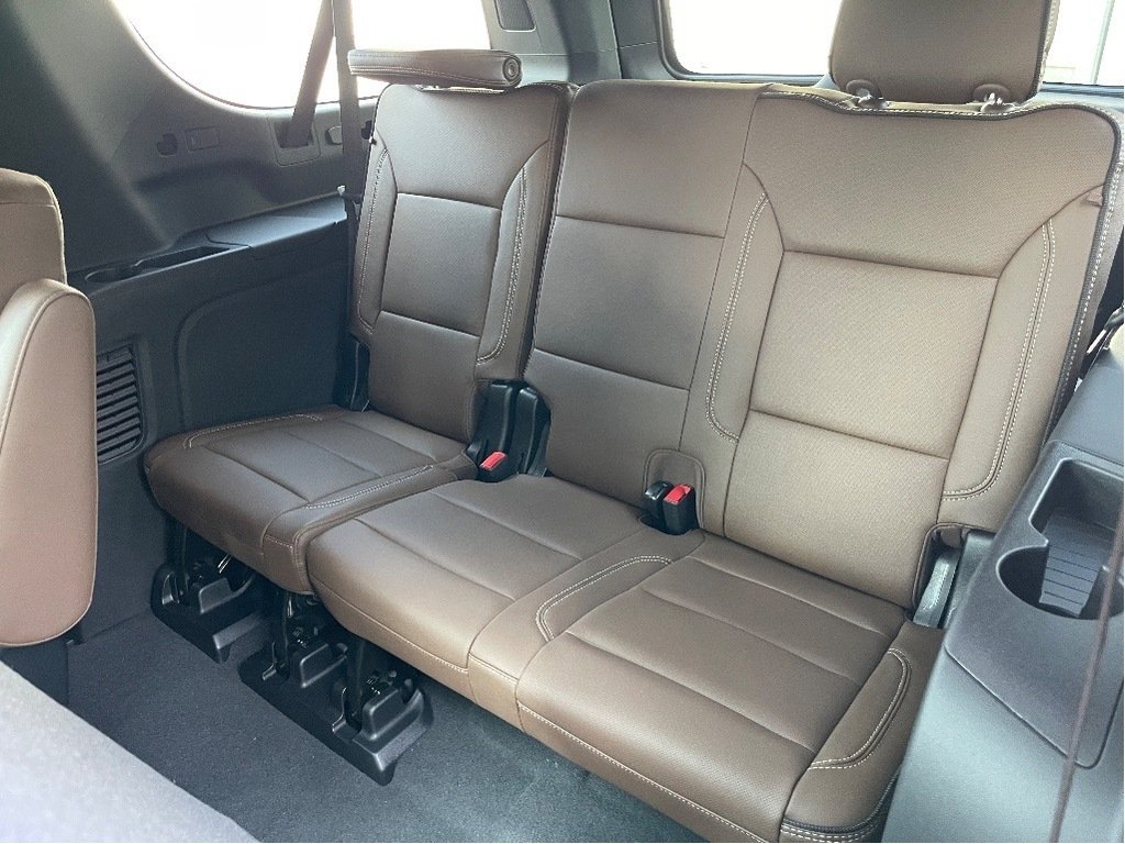 2025 Chevrolet Suburban in Joliette, Quebec - 12 - w1024h768px