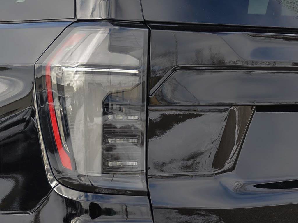 2025 Chevrolet Suburban in Joliette, Quebec - 10 - w1024h768px
