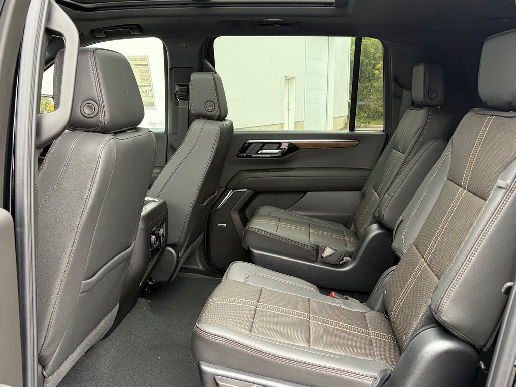 2026 Chevrolet Suburban in Joliette, Quebec - 11 - w1024h768px