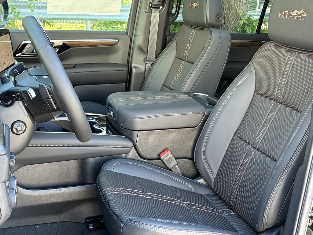 2026 Chevrolet Suburban in Joliette, Quebec - 9 - w1024h768px