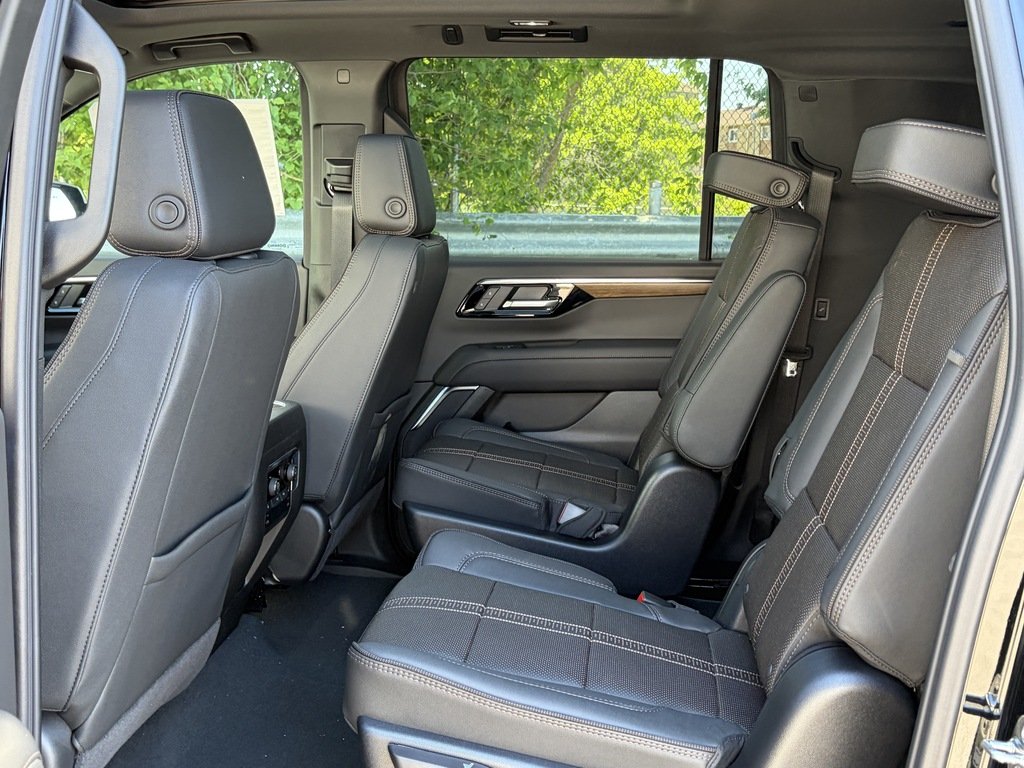 2026 Chevrolet Suburban in Joliette, Quebec - 11 - w1024h768px