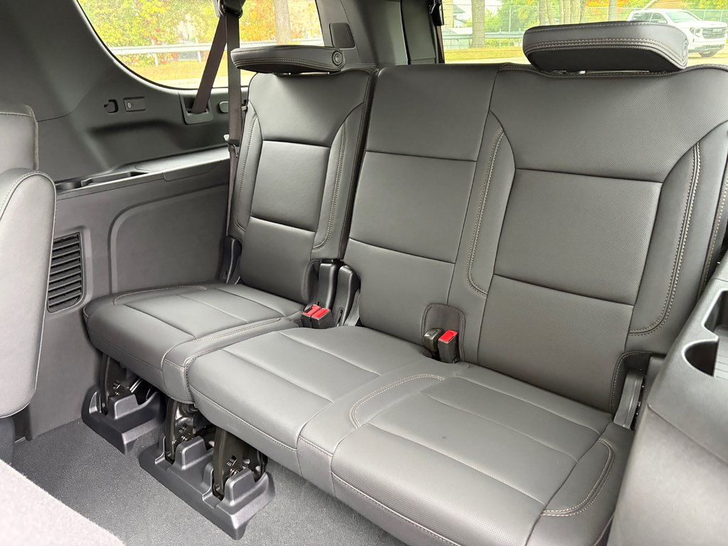 2026 Chevrolet Suburban in Joliette, Quebec - 12 - w1024h768px