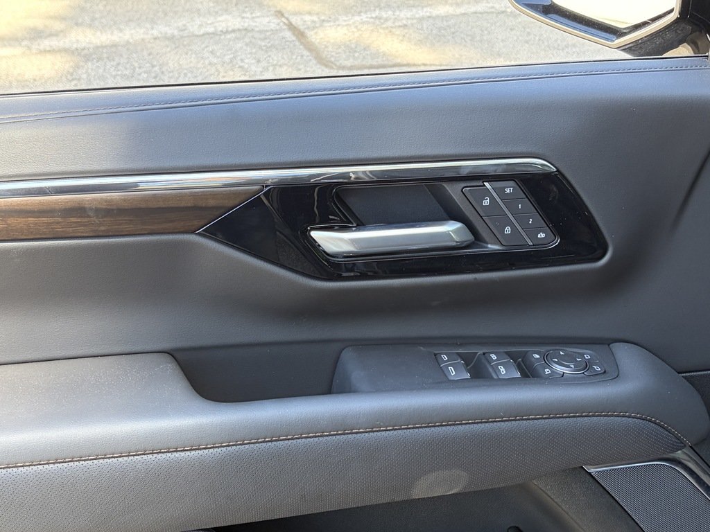 2026 Chevrolet Suburban in Joliette, Quebec - 13 - w1024h768px