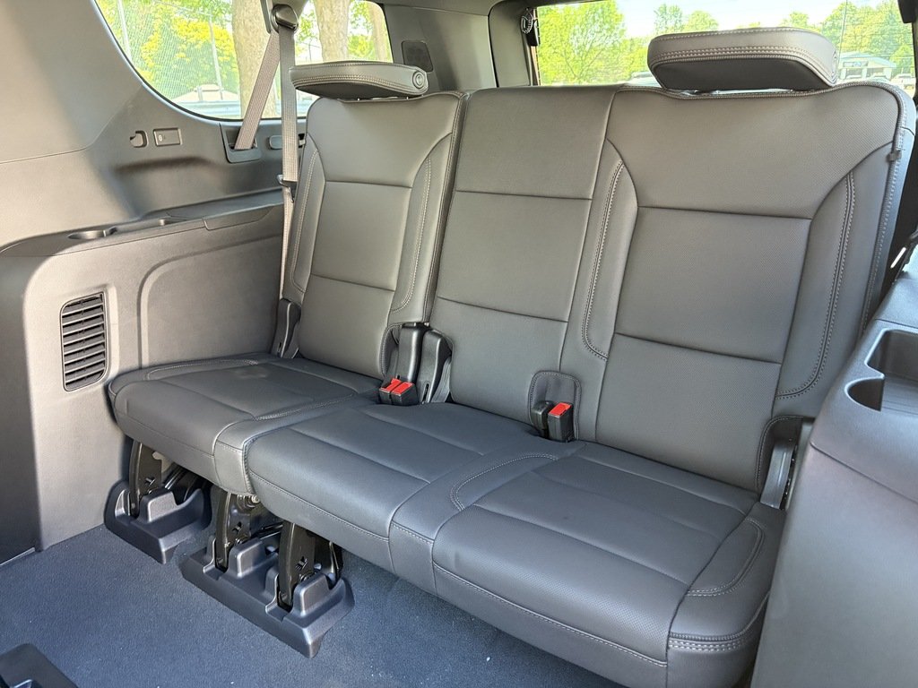 2026 Chevrolet Suburban in Joliette, Quebec - 10 - w1024h768px