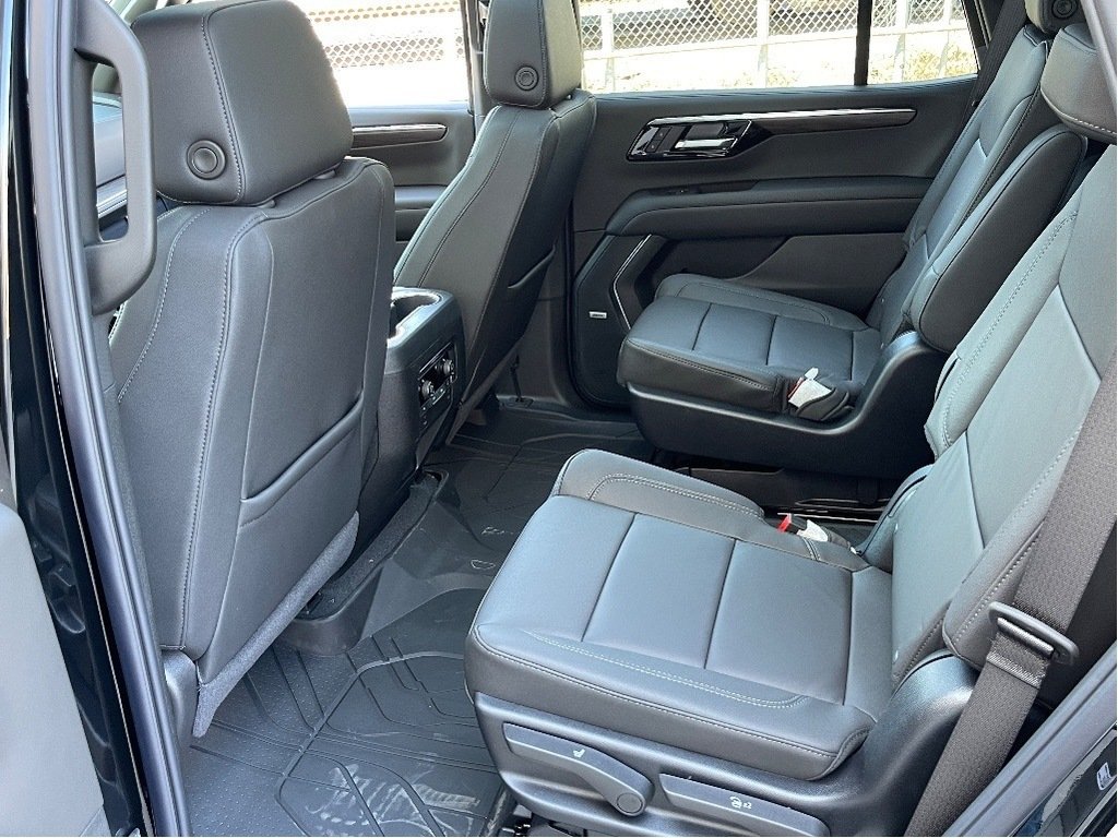 2025 Chevrolet Tahoe in Joliette, Quebec - 11 - w1024h768px