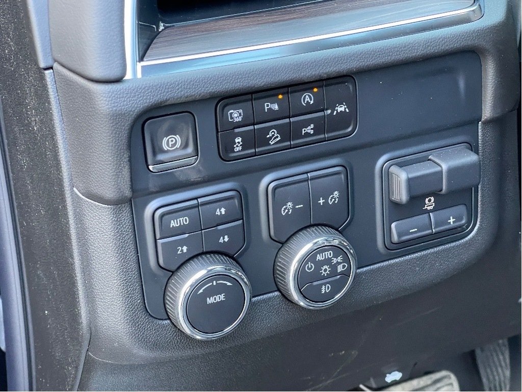 2025 Chevrolet Tahoe in Joliette, Quebec - 15 - w1024h768px