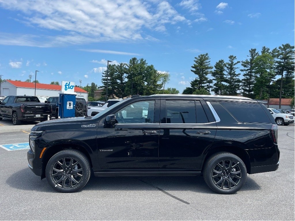 2025 Chevrolet Tahoe in Joliette, Quebec - 3 - w1024h768px