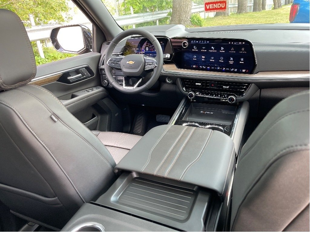 2025 Chevrolet Tahoe in Joliette, Quebec - 13 - w1024h768px