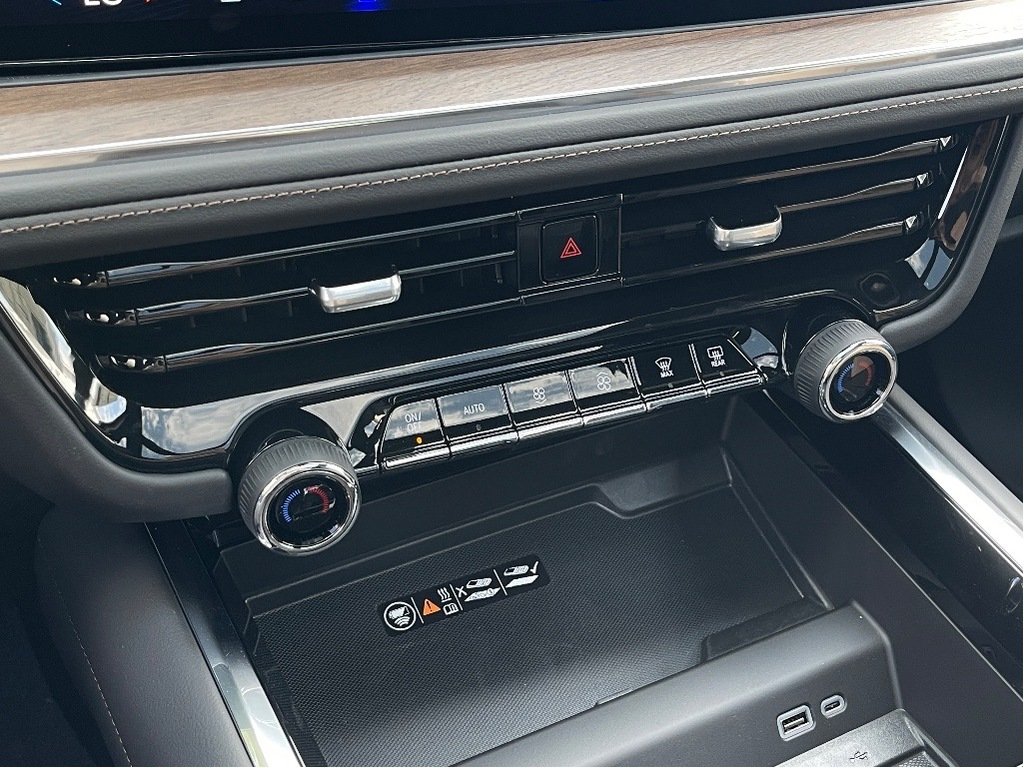 2025 Chevrolet Tahoe in Joliette, Quebec - 20 - w1024h768px