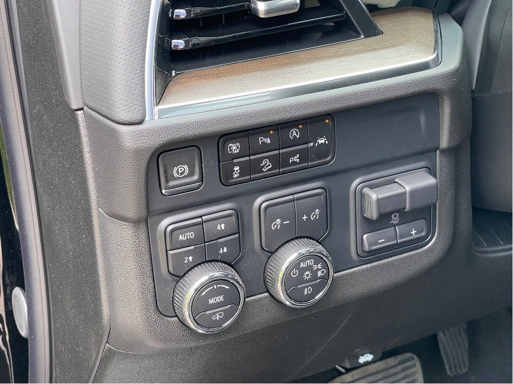 2025 Chevrolet Tahoe in Joliette, Quebec - 15 - w1024h768px