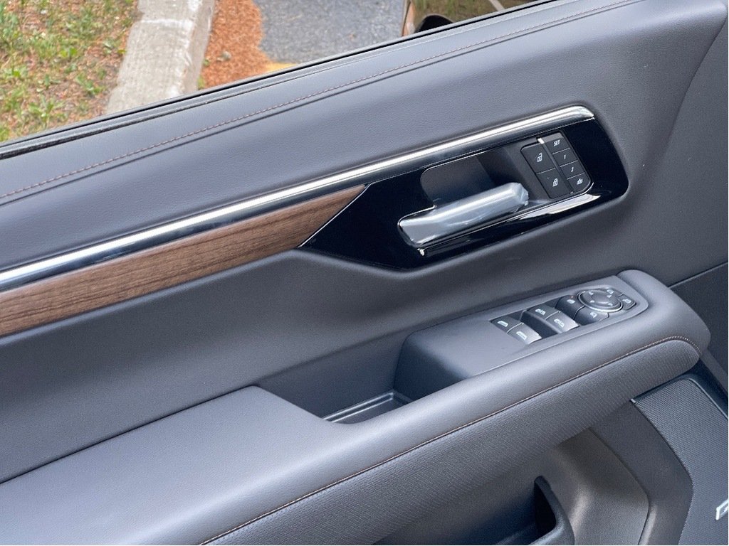 2025 Chevrolet Tahoe in Joliette, Quebec - 13 - w1024h768px