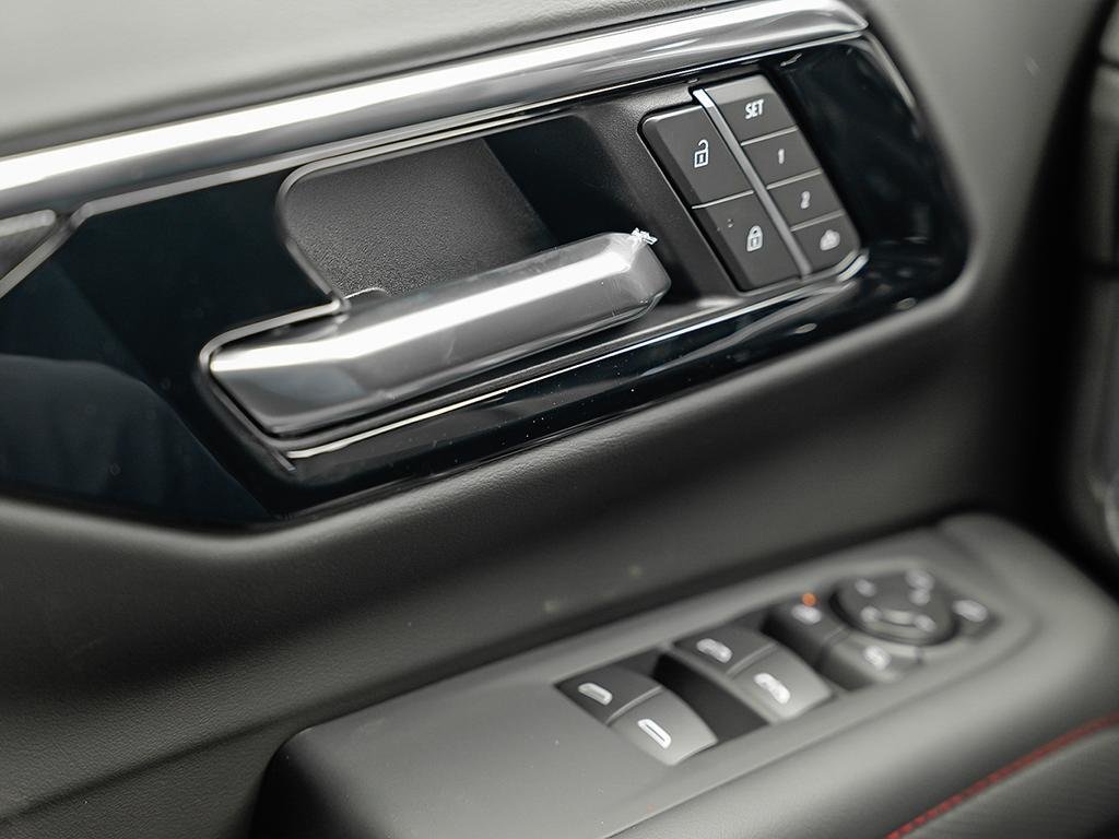 2025 Chevrolet Tahoe in Joliette, Quebec - 11 - w1024h768px