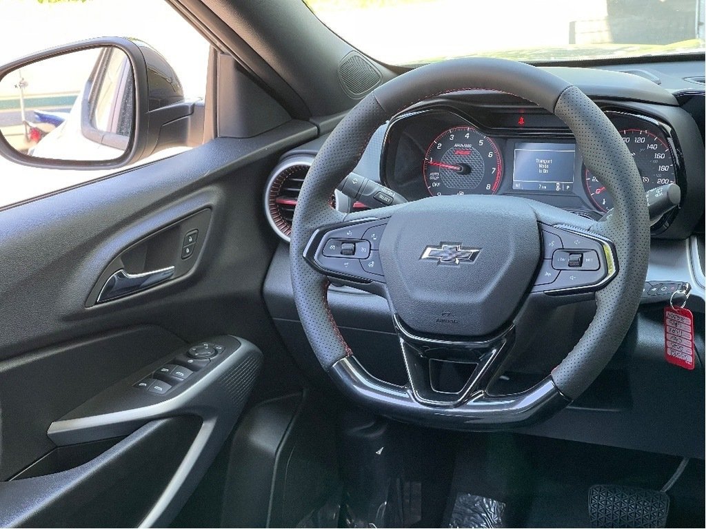 2025 Chevrolet Trax in Joliette, Quebec - 13 - w1024h768px
