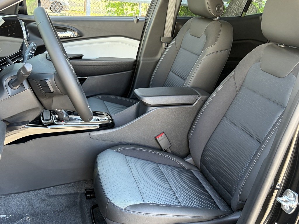2026 Chevrolet Trax in Joliette, Quebec - 8 - w1024h768px
