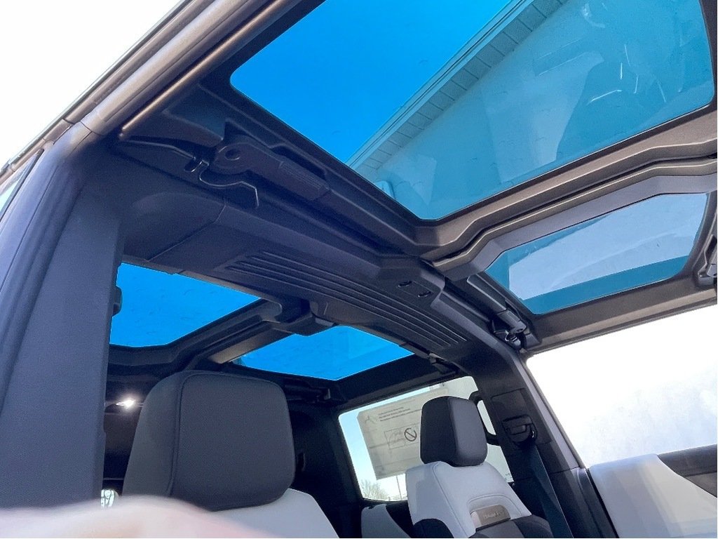 2025 GMC HUMMER EV SUV in Joliette, Quebec - 8 - w1024h768px