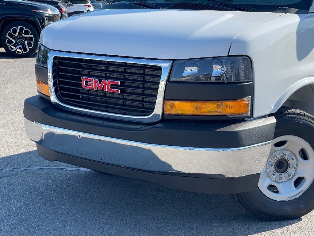 2025 GMC Savana Cargo 2500 in Joliette, Quebec - 6 - w1024h768px