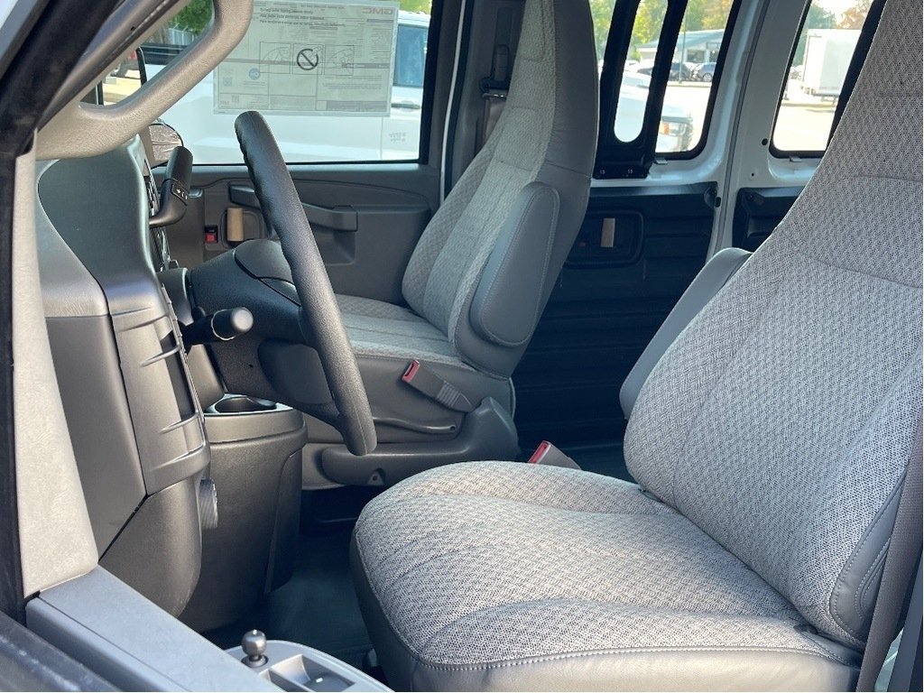 2025 GMC Savana Cargo 2500 in Joliette, Quebec - 9 - w1024h768px