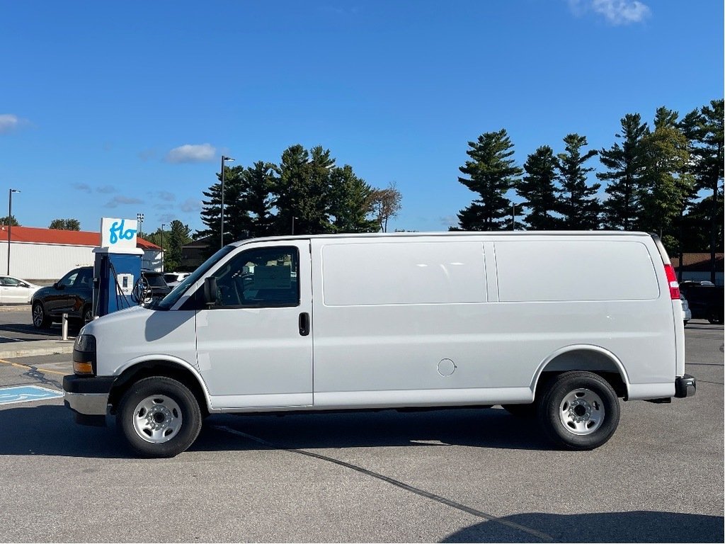 2025 GMC Savana Cargo 2500 in Joliette, Quebec - 3 - w1024h768px