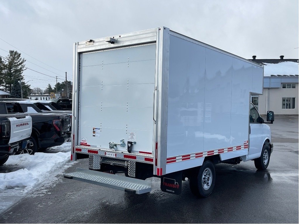 2024 GMC Savana Cutaway 3500 in Joliette, Quebec - 4 - w1024h768px