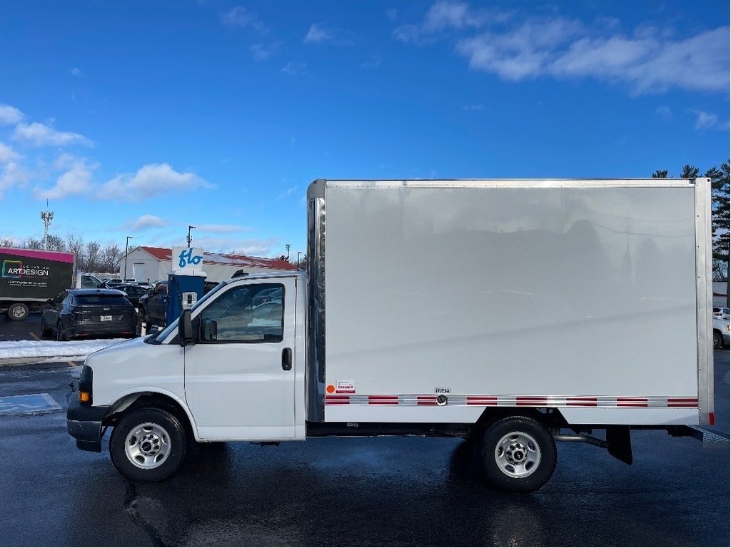 2024 GMC Savana Cutaway 3500 in Joliette, Quebec - 3 - w1024h768px