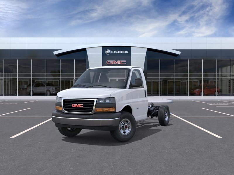 GMC Savana Cutaway 3500  2026 à Joliette, Québec - 1 - w1024h768px