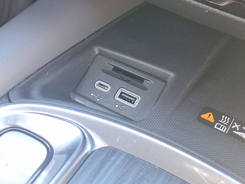 2024 Buick ENCLAVE ESSENCE | Cam | USB | Warranty to 2030 in Saint John, New Brunswick - 45 - w1024h768px