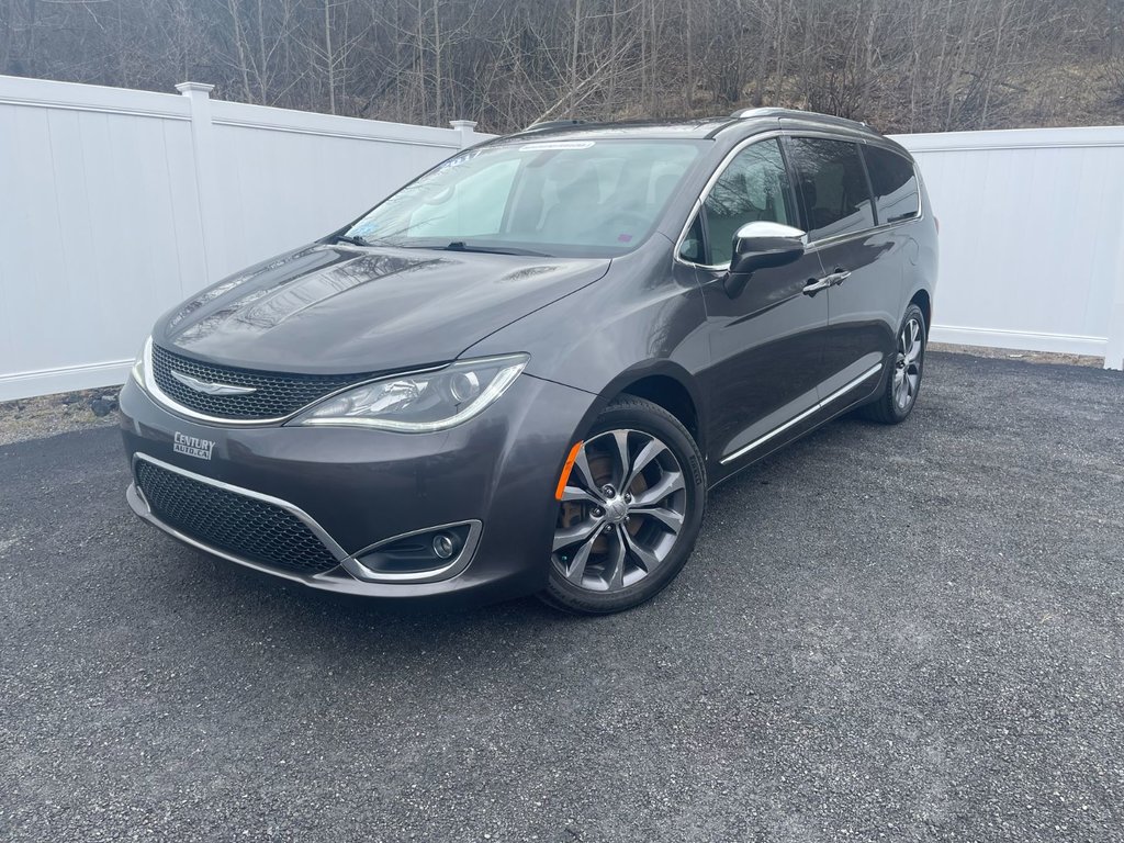 2017  Pacifica Limited | Leather | SunRoof | 7-Pass | Cam | USB in Saint John, New Brunswick - 7 - w1024h768px