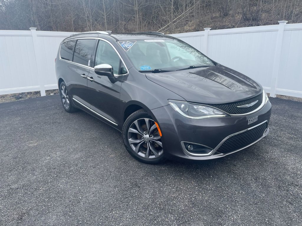 2017  Pacifica Limited | Leather | SunRoof | 7-Pass | Cam | USB in Saint John, New Brunswick - 1 - w1024h768px