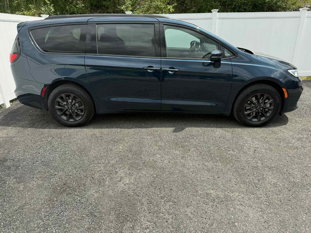 2022 Chrysler Pacifica in Antigonish, Nova Scotia - 2 - w1024h768px