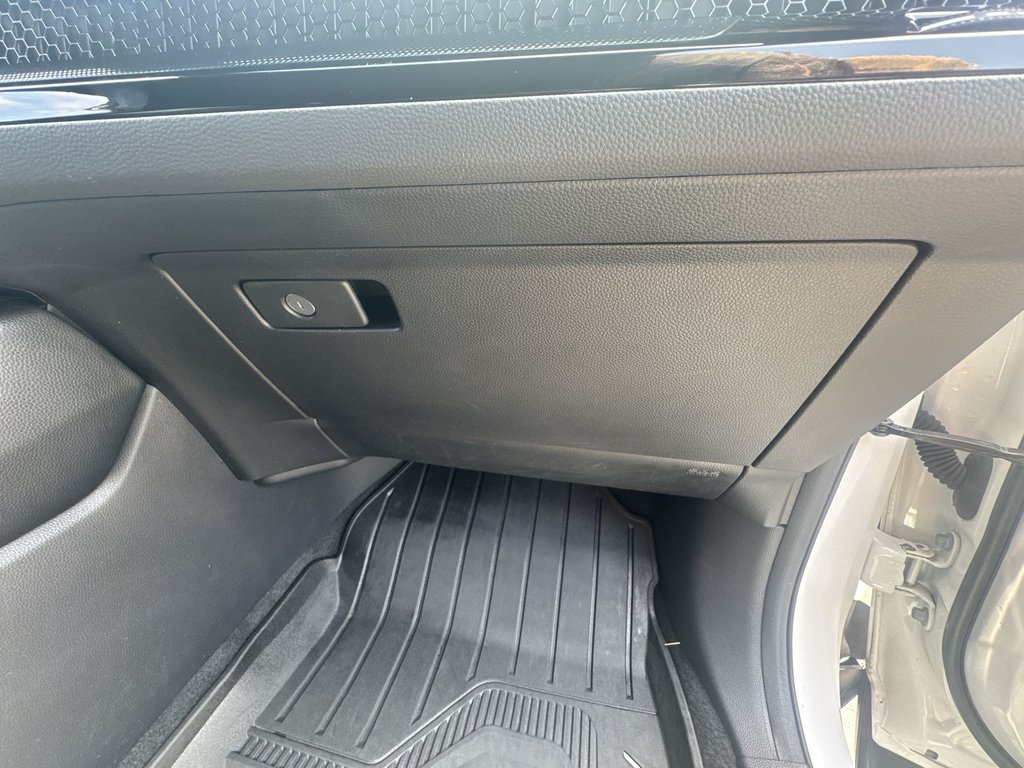 2024 Honda CR-V Hybrid Touring | Roof | Cam | USB | Warranty to 2028 in Saint John, New Brunswick - 44 - w1024h768px